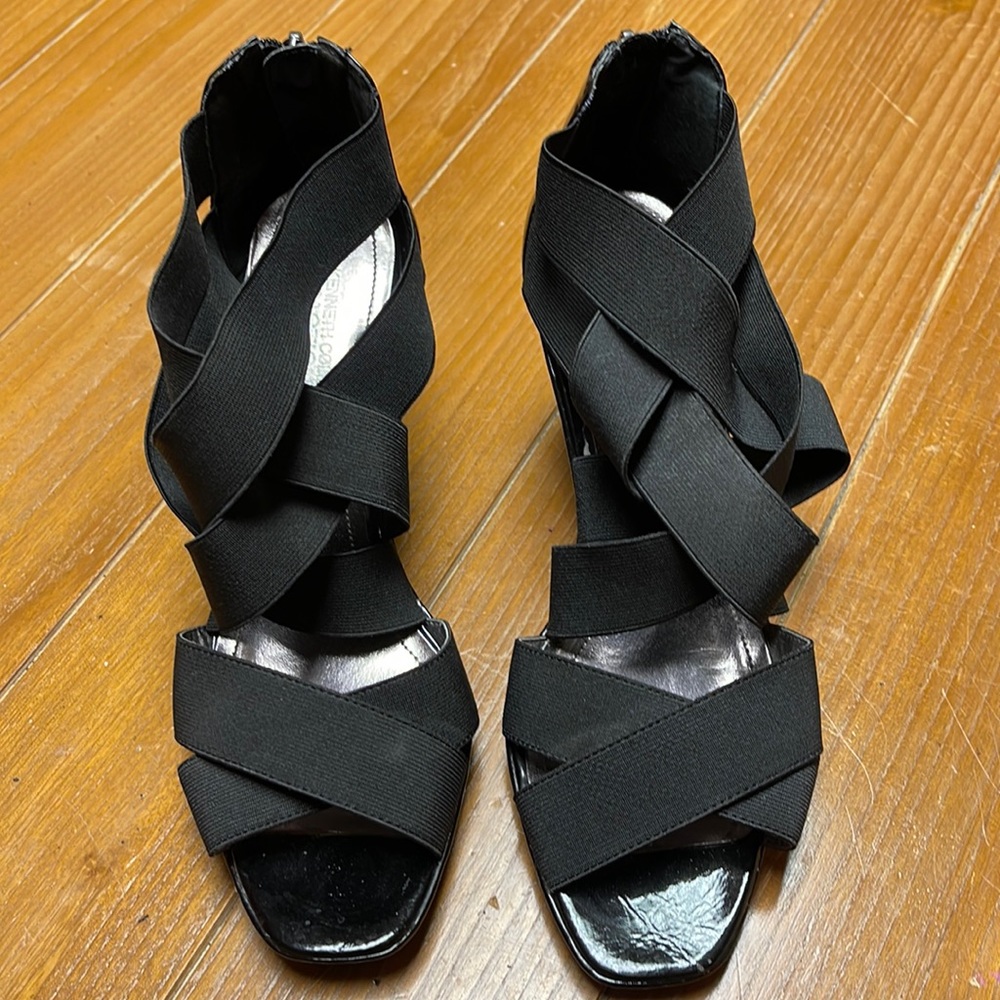 Kenneth Cole black strappy sandals